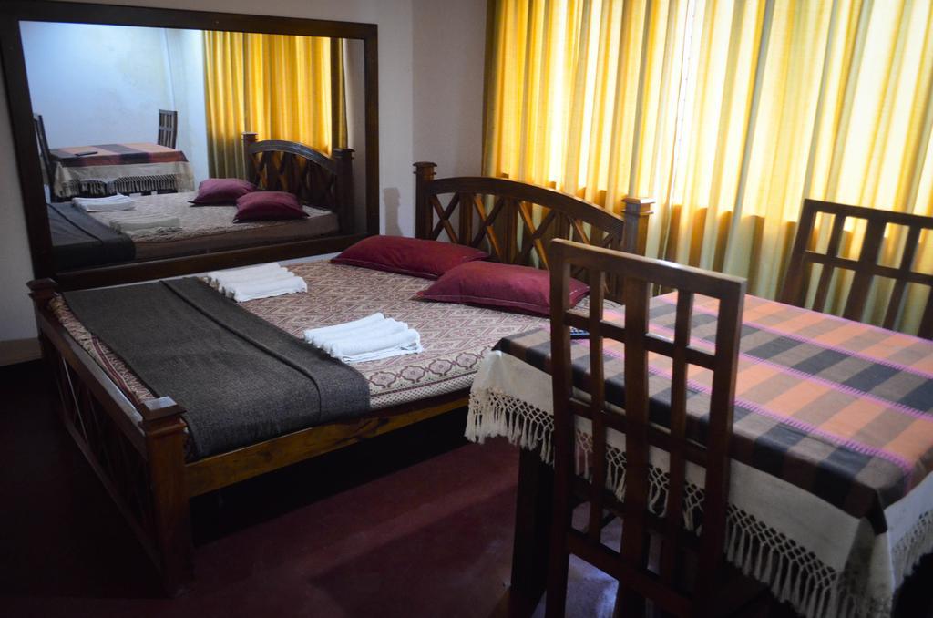 Yoho Mount Waves Hotel Коломбо Стая снимка